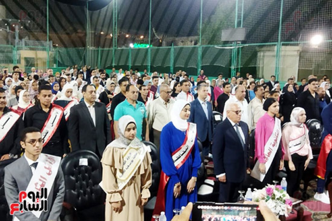 بالصور .. دقيقة حداد على أرواح ضحايا الكنيسة 