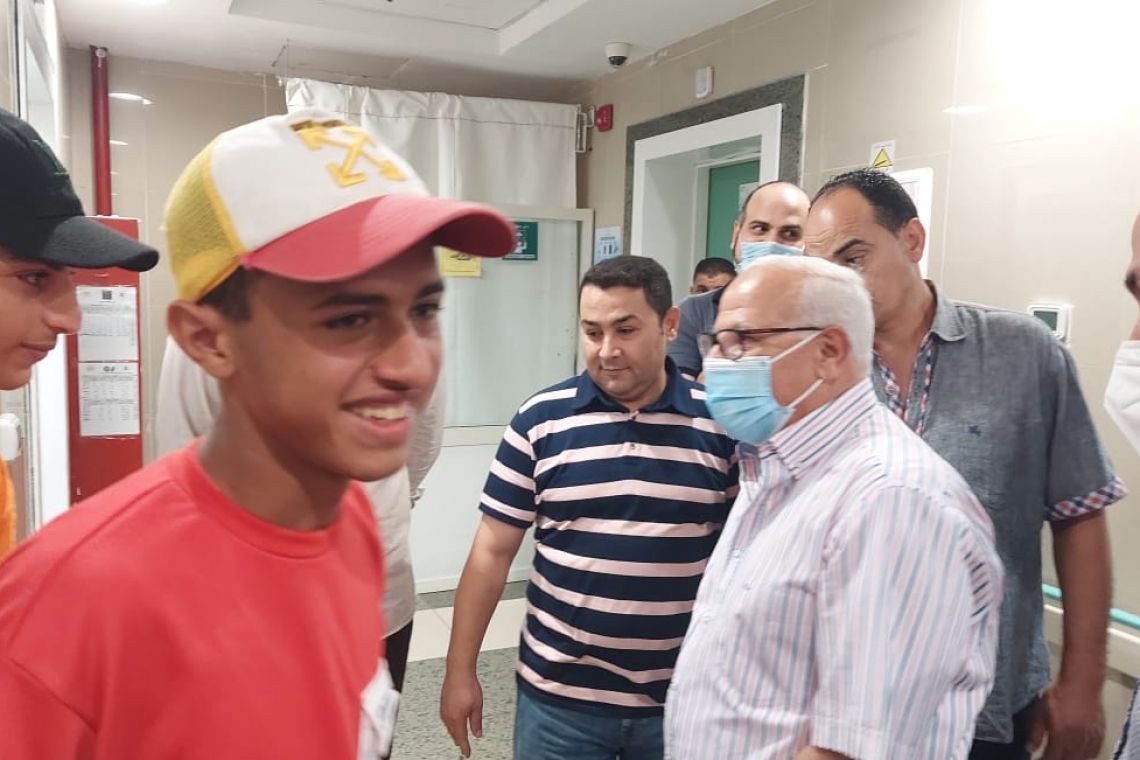 جولة مسائية مفاجئة من محافظ بورسعيد لمستشفى السلام