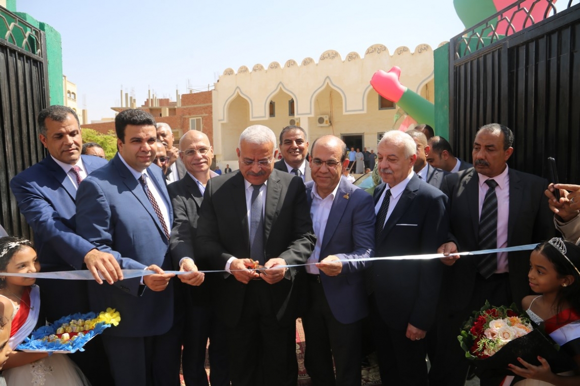 فى إطار الإحتفالات بانتصارات أكتوبر.. محافظ السويس يفتتح مدرستى نجيب محفوظ بعتاقة والشهيد البطل محمد عمرو الطاهر