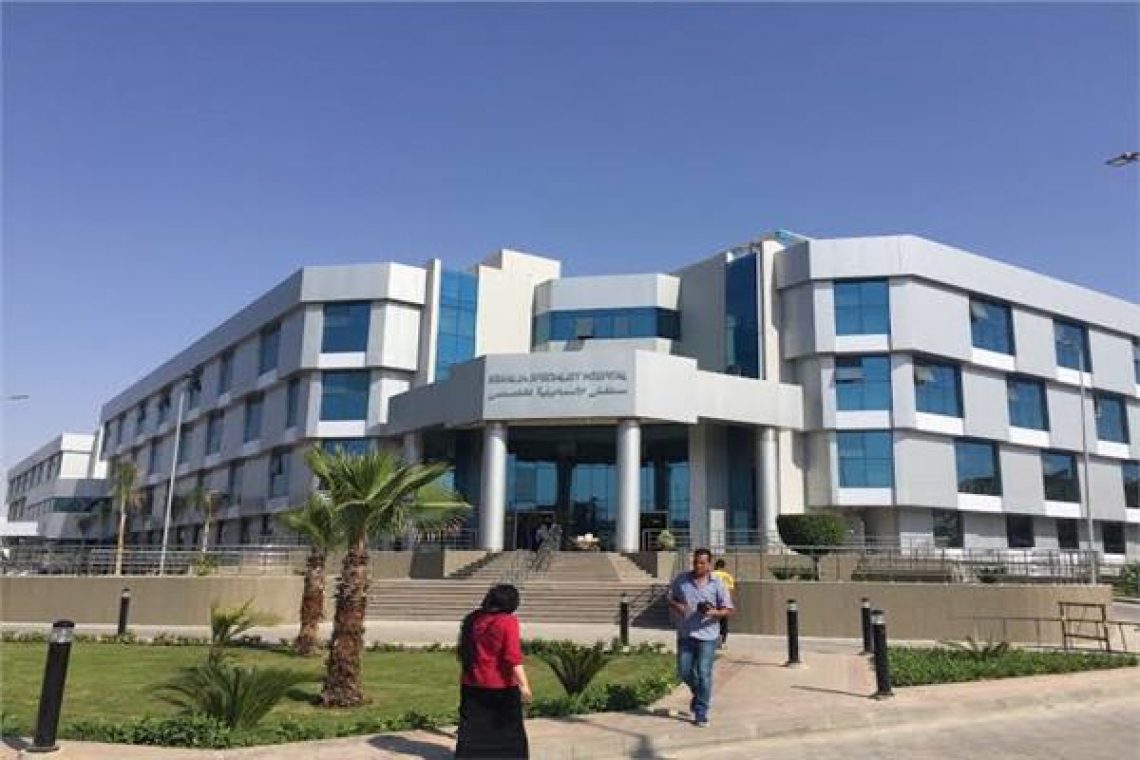 نجاح عملية جراحية دقيقة لزراعة اصبع شاب بالمجمع الطبى بالإسماعيلية