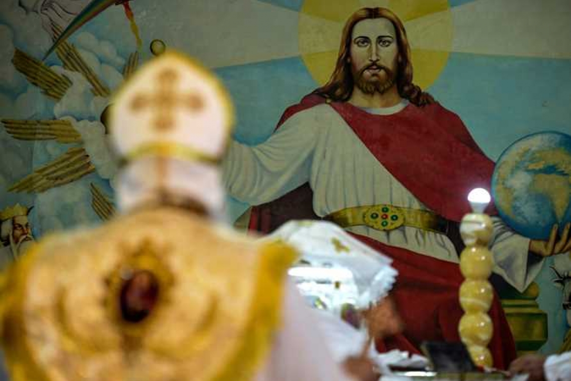 بالصور.. عيد الغطاس وتأدية القداس  فى الكنائس