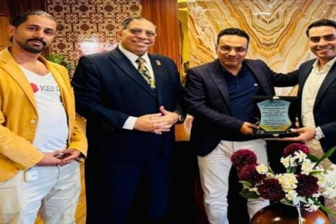 الدكتور/ سمير السيسي رئيس مجموعة كرنفال الدولية كرم العميد عبدالقوي باعش