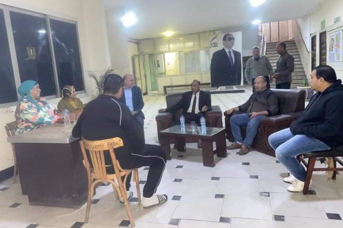 النائبه عزه حسين تطرح بعض شكاوي التجار علي رئيس مركز ومدينه المحله الكبري