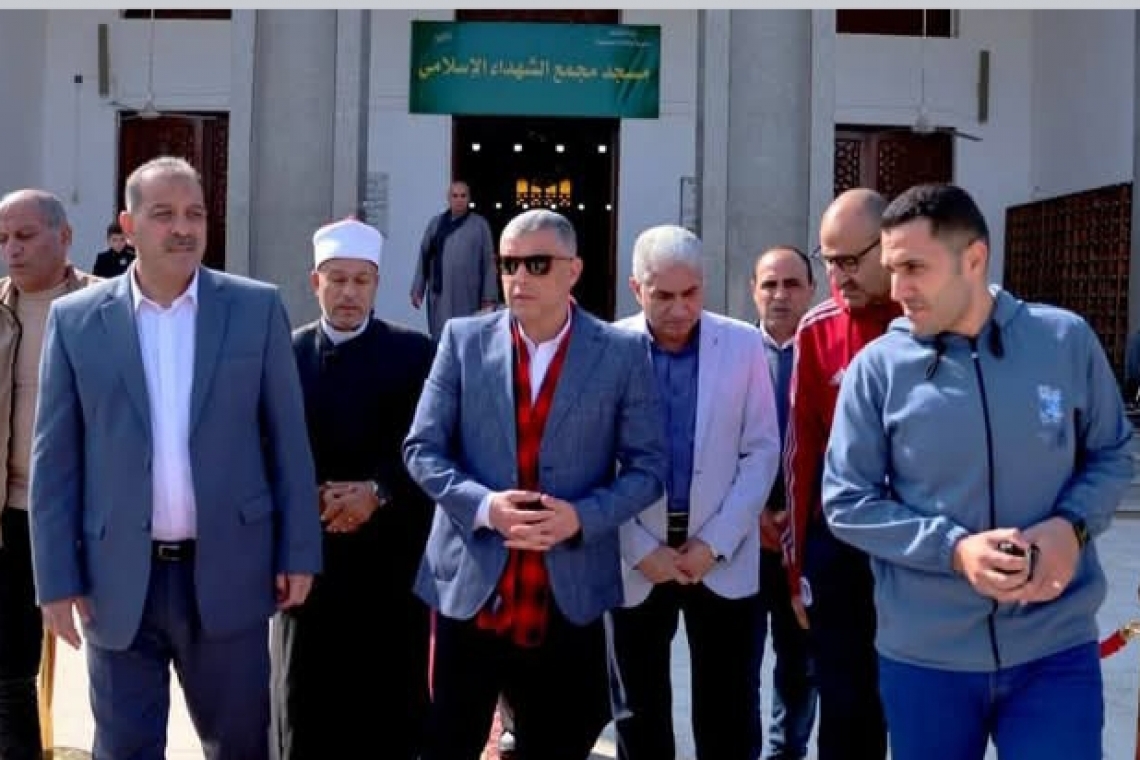 "على هامش الاحتفال بعيد الشرطه الثالث والسبعين "... محافظ الإسماعيلية ومدير الأمن يؤديان صلاة الجمعة بمسجد الشهداء.