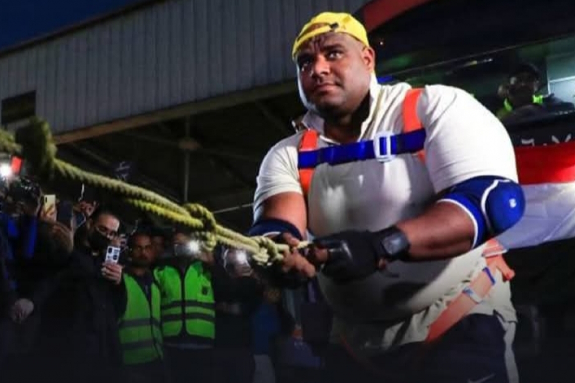 تزامناً مع الاحتفال بعيد الشرطه"...كابونجا ينجح في سحب سيارتى مطافىء بوزن 30طن