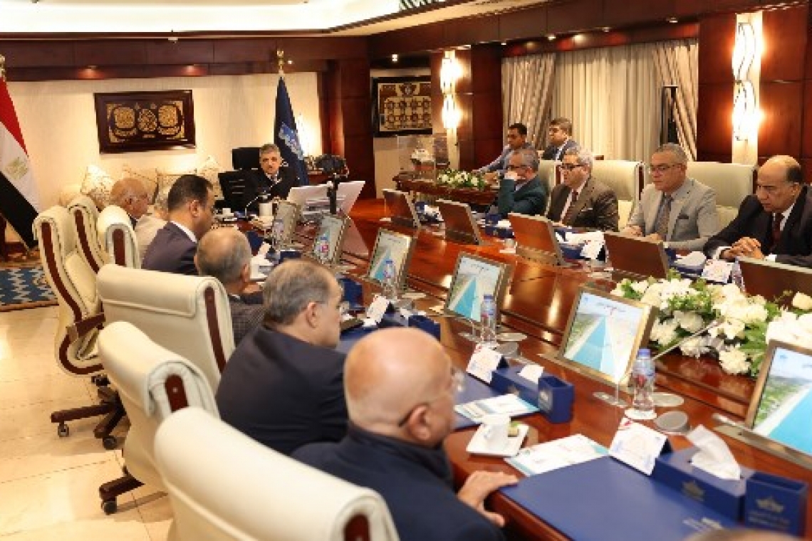 رئيس هيئة قناة السويس: الظروف مهيأة لعودة الملاحة البحرية بالبحر الأحمر